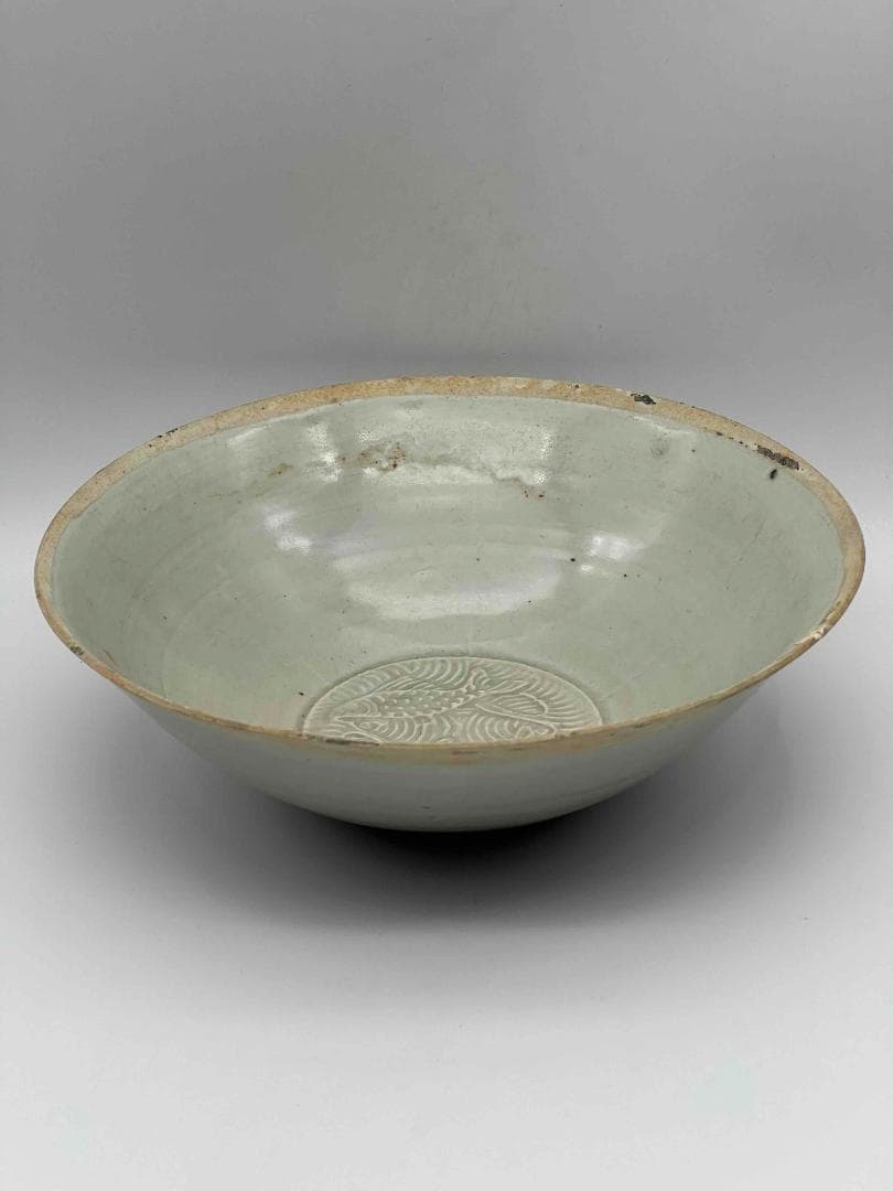 宋時代　定窯　白磁刻魚文茶碗　影青　景徳鎮　唐物　古賞物(C-73)