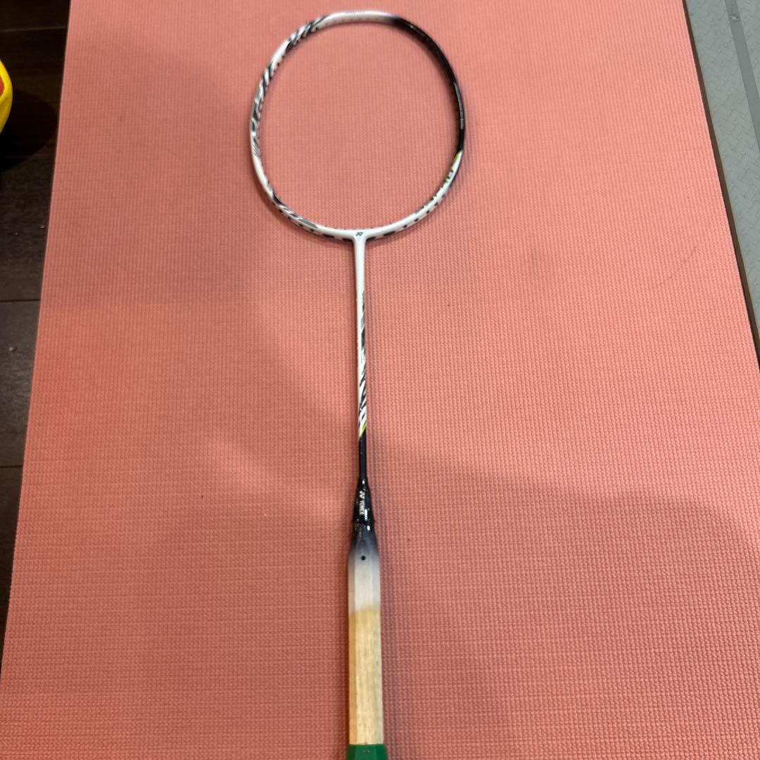 ASTROX 99 PRO バドミントンラケットホワイト4UG5