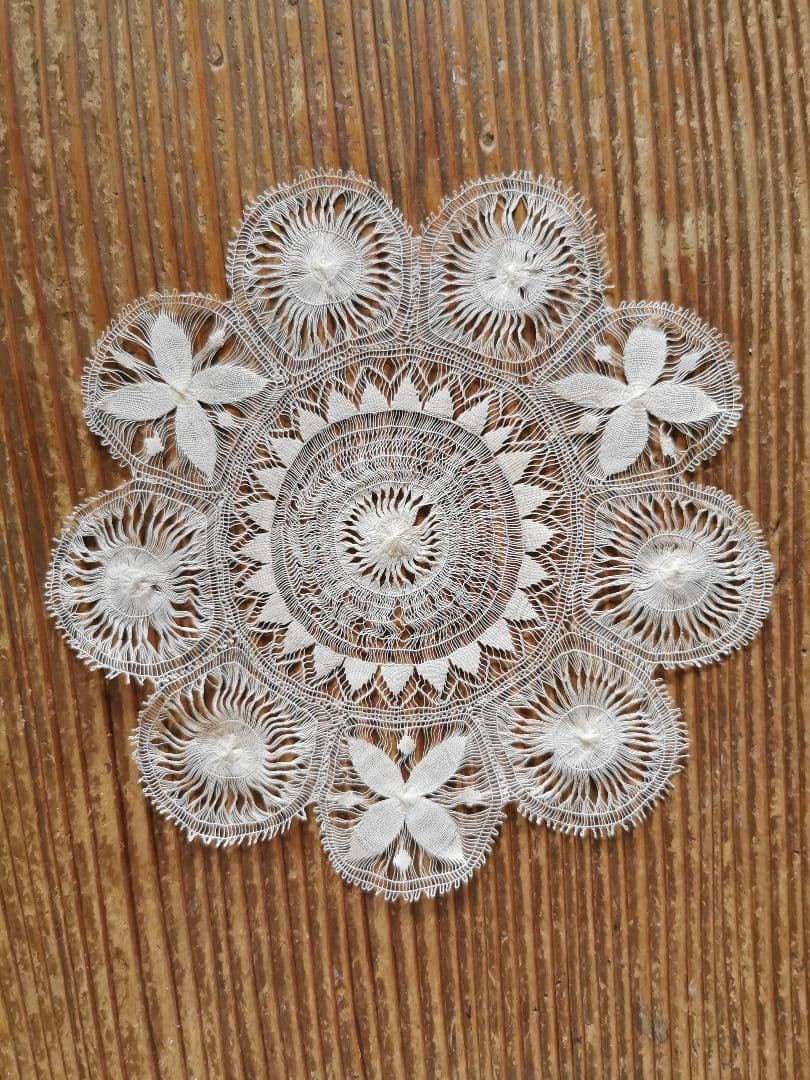 アンティーク テネリフレース 超極細糸 向日葵と太陽と花 アイボリー線状ドイリー