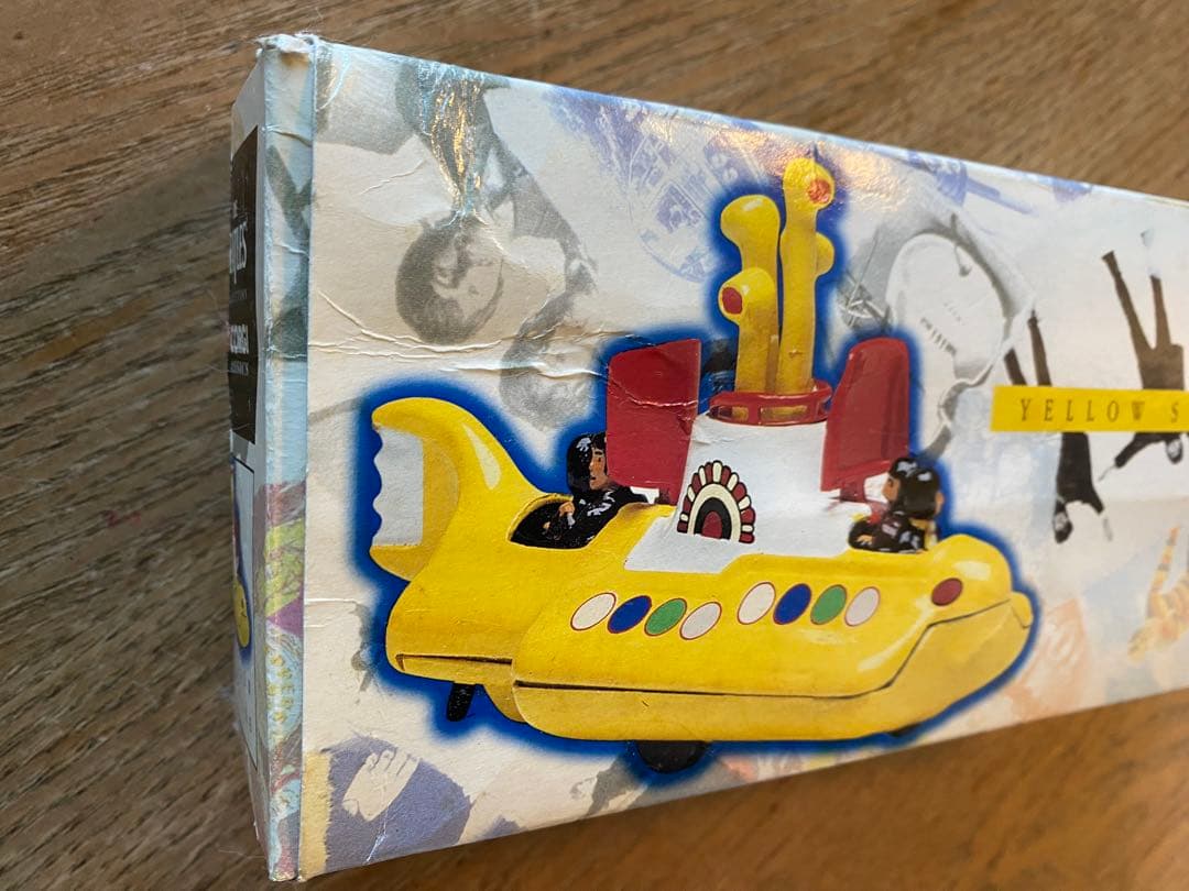 コーギー ミニカー The Beatles イエローサブマリン フィギュア付