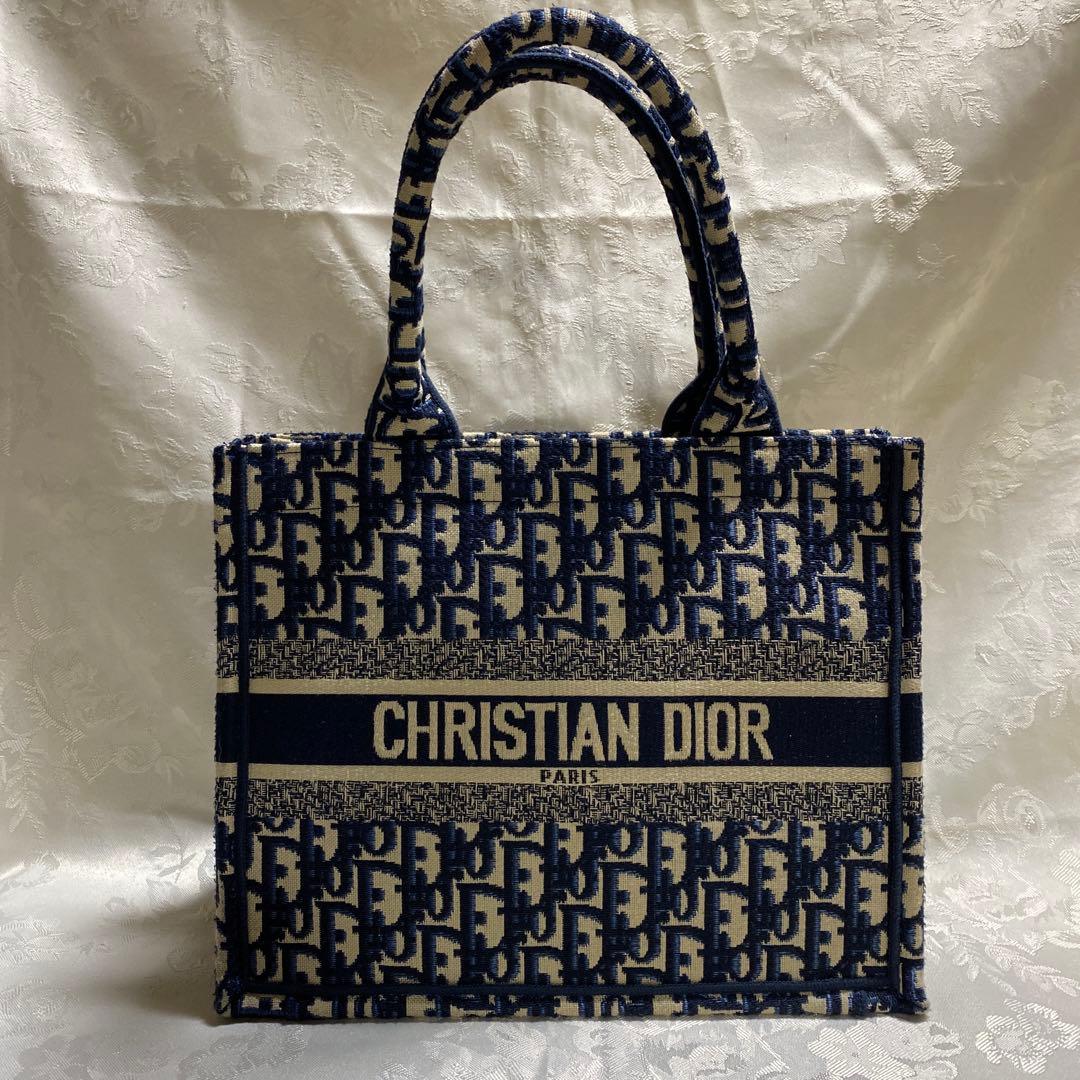 ロゴパターン　ハンドバッグ