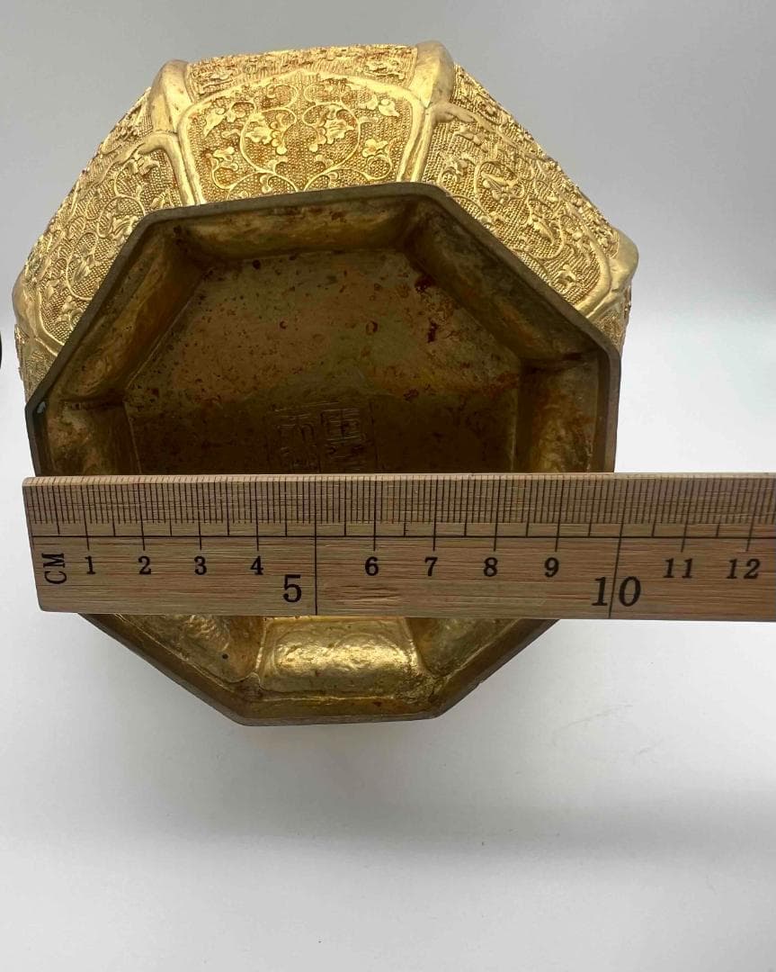 唐時代　金器　金象嵌鏨彫吉祥唐草紋瑞獸夔龍文八角金花瓶(B-74)