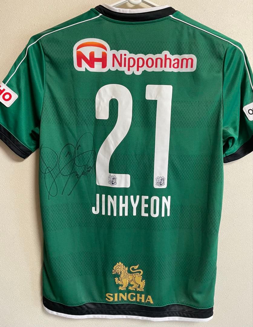 セレッソ大阪　キム・ジンヒョン選手　ユニフォーム　2枚セット(1枚サイン入り)