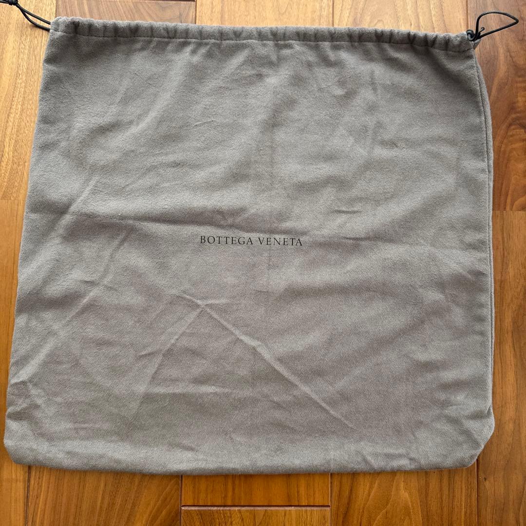ボッテガヴェネタ　イントレチャートブラック メッセンジャーバッグ