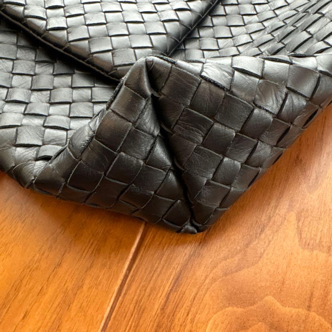 ボッテガヴェネタ　イントレチャートブラック メッセンジャーバッグ