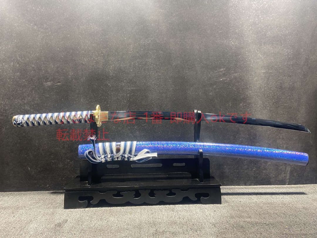 武士の刀で空いっぱいに星の青い穴が開いた  古兵器 武具 刀装具 日本刀 居合刀