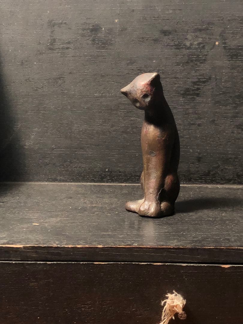 昭和レトロ　物憂げな猫　真鍮　照明のパーツ　猫　置物