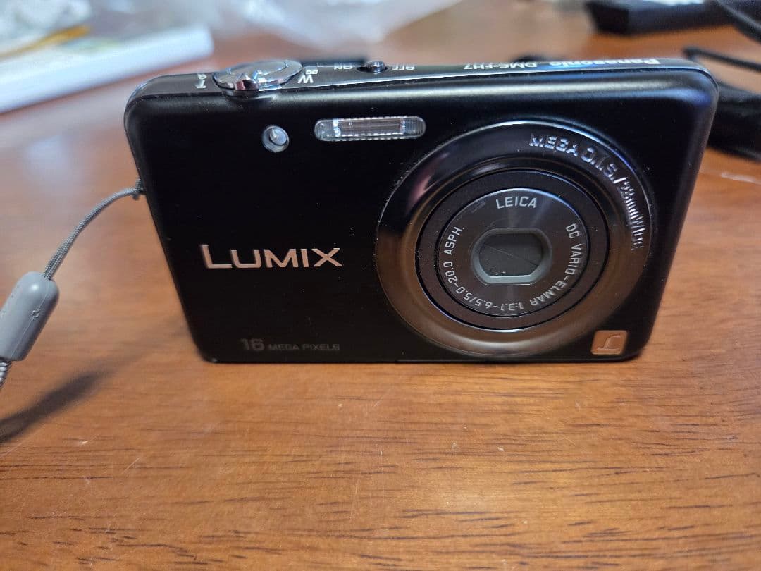 LUMIX 16メガピクセル コンパクトデジタルカメラ　DMC-FH7