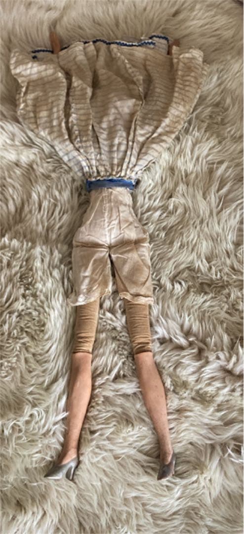 アンティーク雑貨 Shabby and lovely sofa doll.