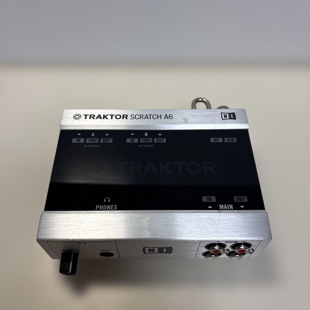 TRAKTOR AUDIO 6 DJオーディオインターフェイス