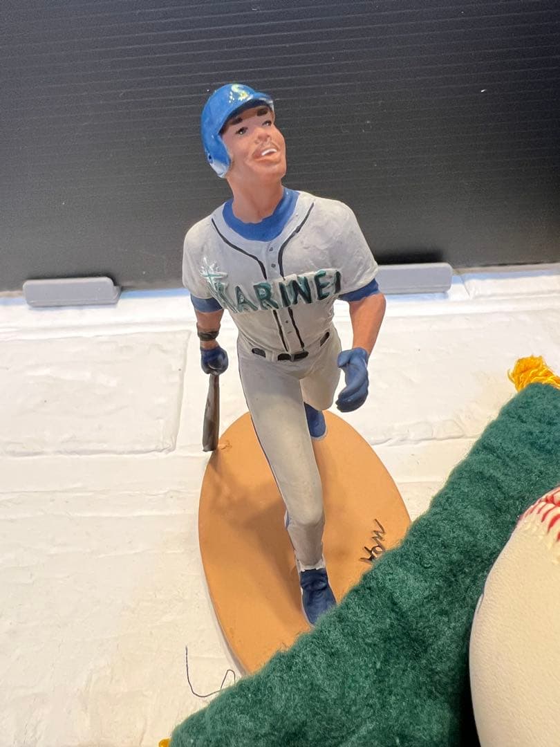 【UDA】ケン・グリフィーJr.直筆サインボール &ミニフィギュアset