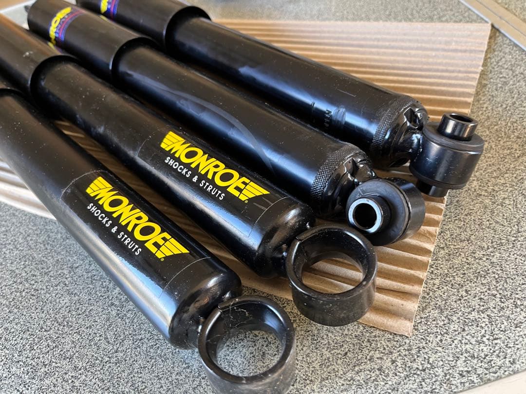 いすゞピアッツァ用ショック(JR120&JR130)