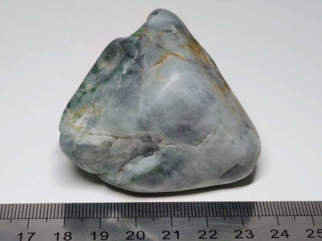 糸魚川144 翡翠 195g ヒスイ 原石 鑑賞石 自然石 誕生石 鉱物 鉱石