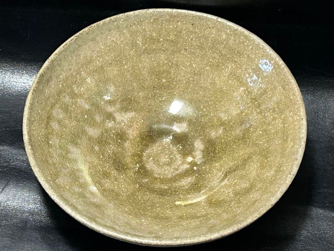 美しい古美術◾️蔵から深みのある緑色の釉薬が流れる上品で美しい平茶碗が出て来ました