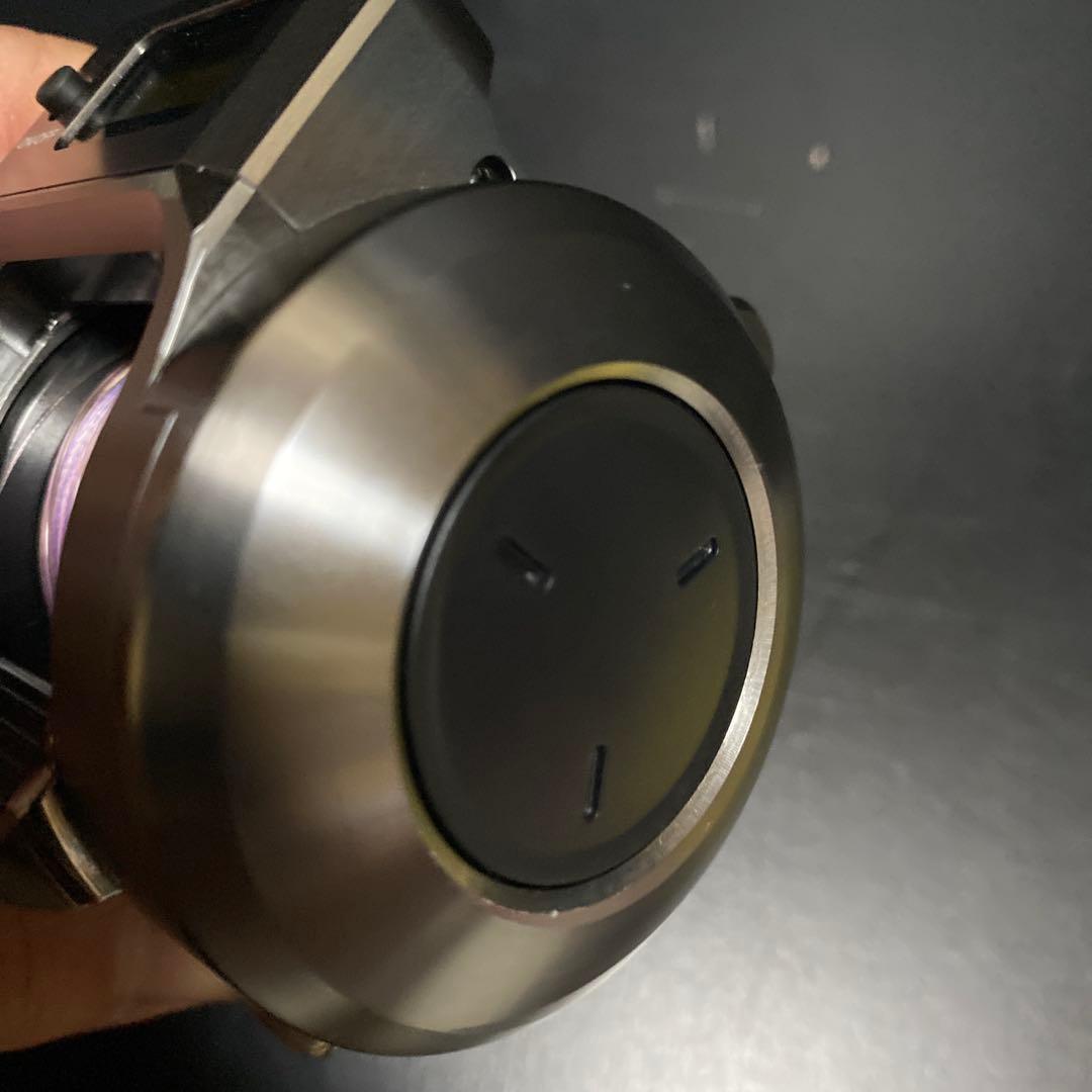 シマノ　24 オシアコンクエストCT 301MG (左)