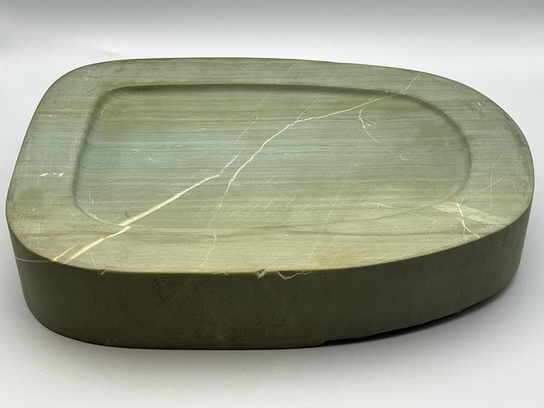 【海】硯　松花江緑石硯 松樹山水画　大硯 錦箱入　中国書道 　約：3.8kg