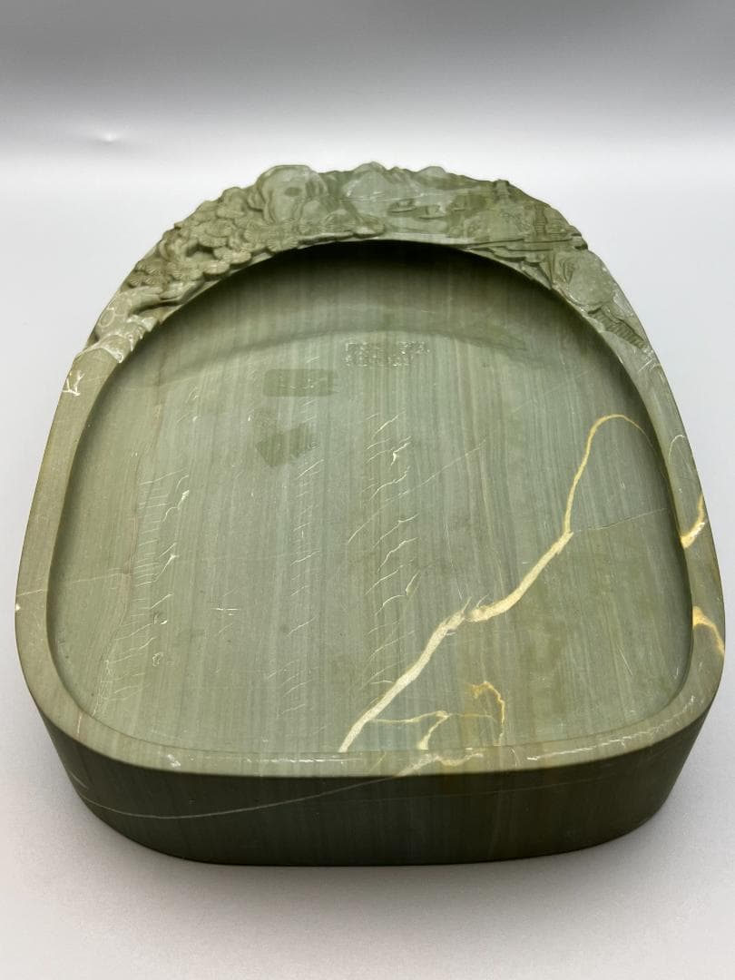 【海】硯　松花江緑石硯 松樹山水画　大硯 錦箱入　中国書道 　約：3.8kg