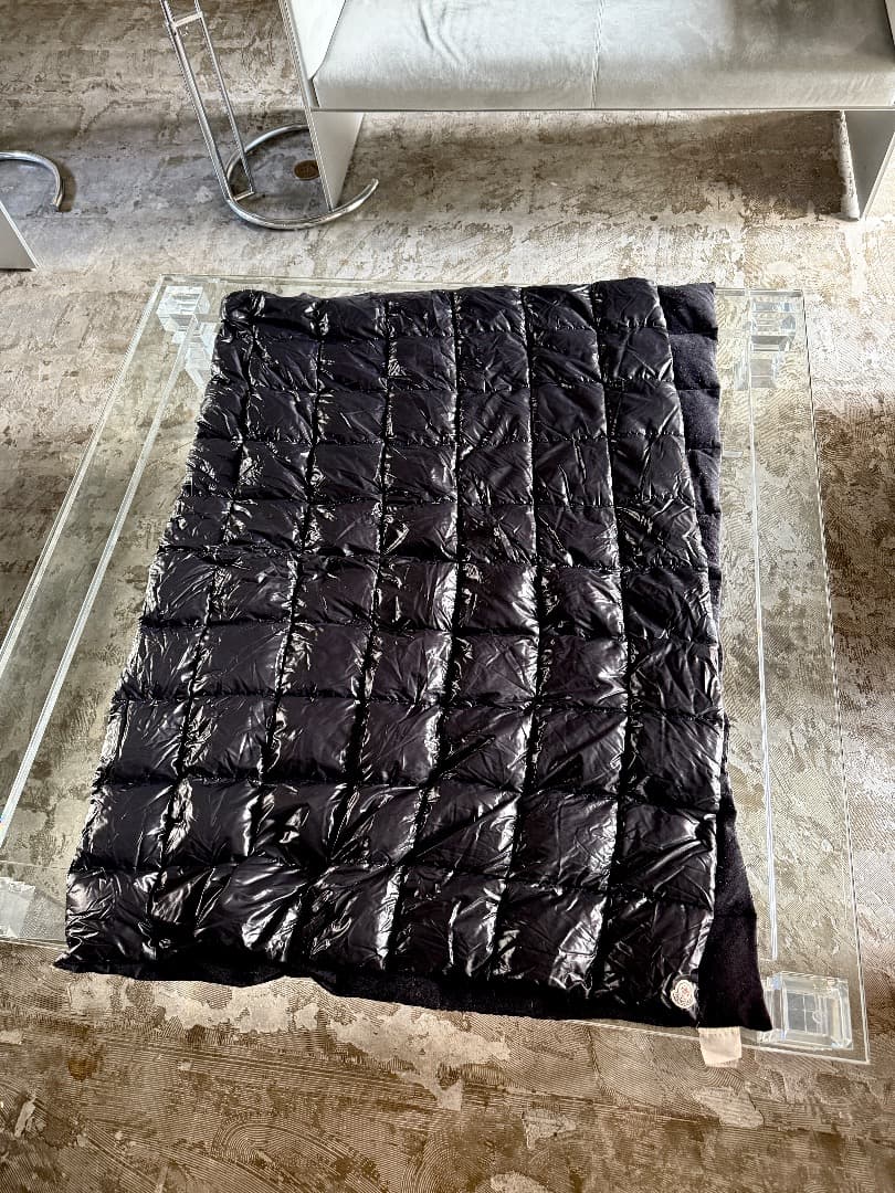 日本未発売 モンクレール ダウン 特大ブランケット Moncler/キャンプ