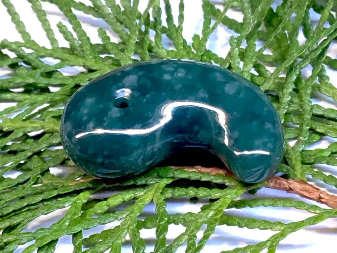 ✳premiumシリーズ　珍‼️希少吉兆雪輪文様 糸魚川青翡翠入りコン沢　鑑別書付