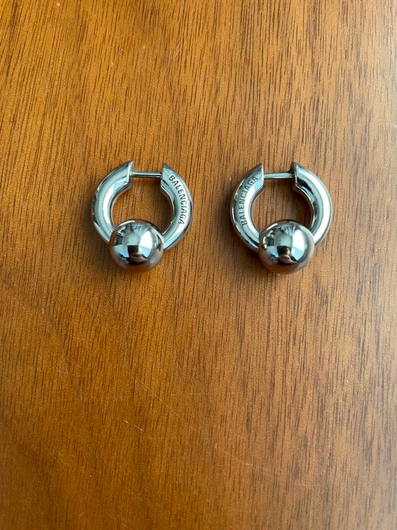 バレンシアガ balenciaga ボール フープ ボディ　ピアス リングピアス