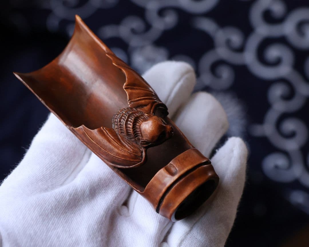 木製 提物 根付 玉松(銘) 茶合形 蝙蝠 彫刻 木彫り【MA926】