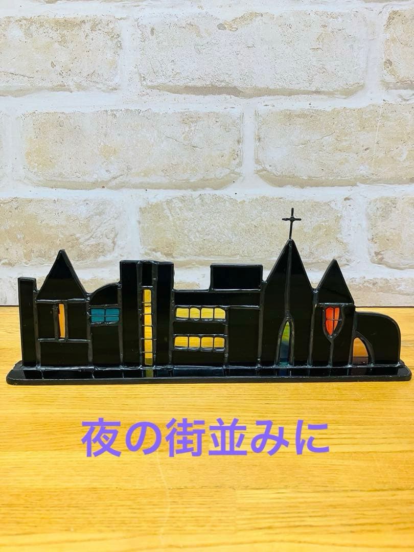 ステンドグラス　夜の街並みとサンタのおっとと…。