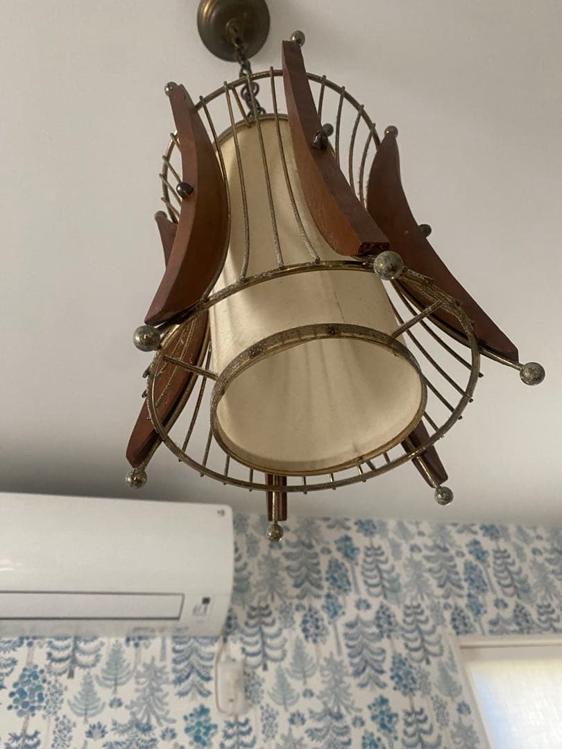 アメリカビンテージ　目黒通りアンティークショップ購入　木製のペンダントライト