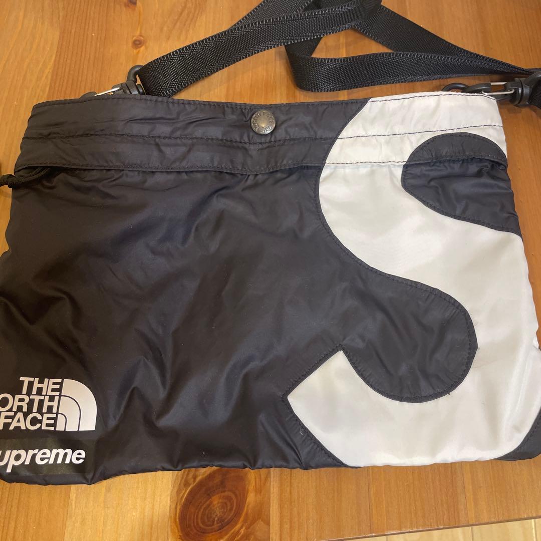 THE NORTH FACE × Supreme サコッシュ