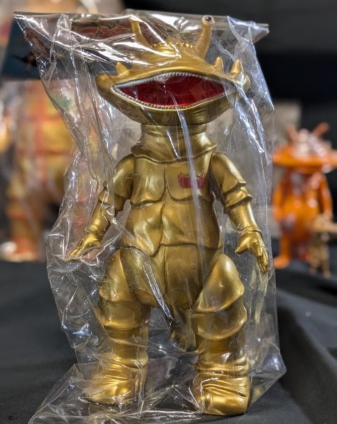 ジャイアントカネゴン＆ゴールド（ブルマァク復刻）未開封ソフビ他＋ビジュアル書籍