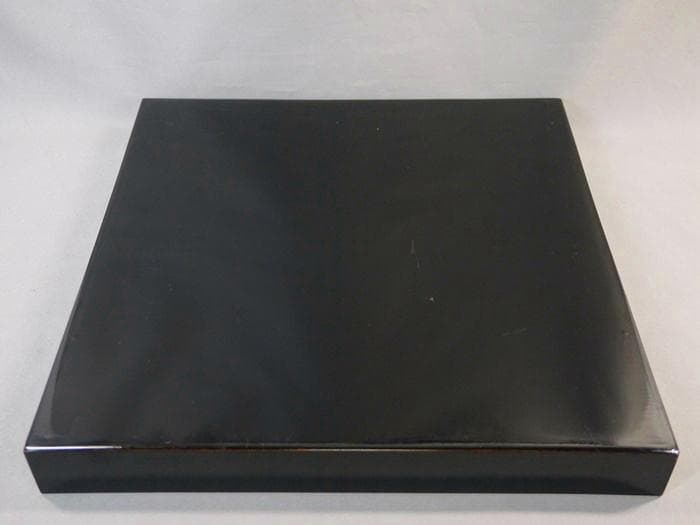 美しい立雛ノ図と兜ノ図　木製金蒔絵　四方盆の大　27.3cm　桃の節句端午の節句