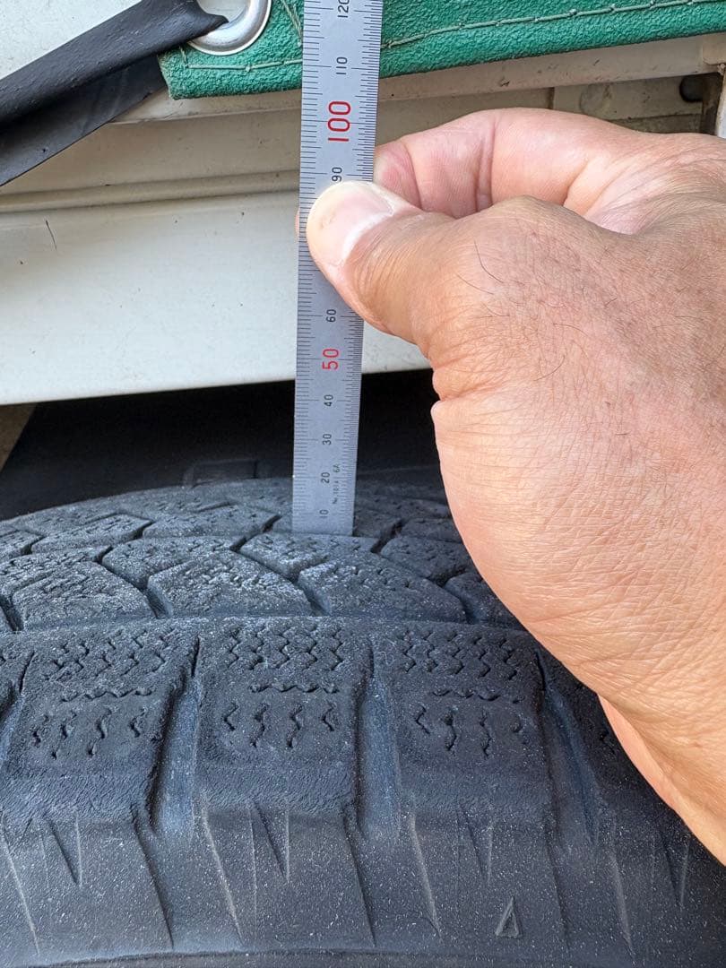 ブリヂストン スタッドレスタイヤ 195/80R15 ハイエース