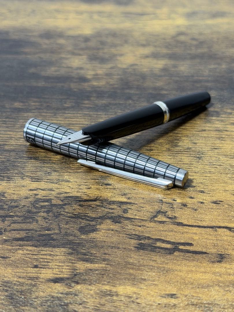 筆記確認&洗浄済　1977年製　蝕刻　エリート　18金　F パイロット　万年筆