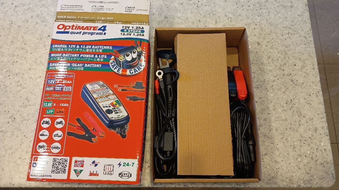 Optimate 4 バッテリー充電器 12V 1.25A