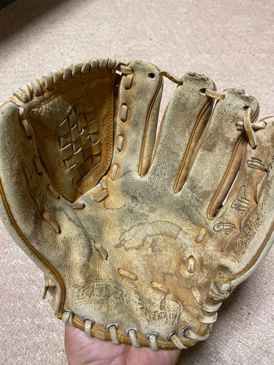 巨人軍王貞治選手サイン（刻印）入り子供用グラブ