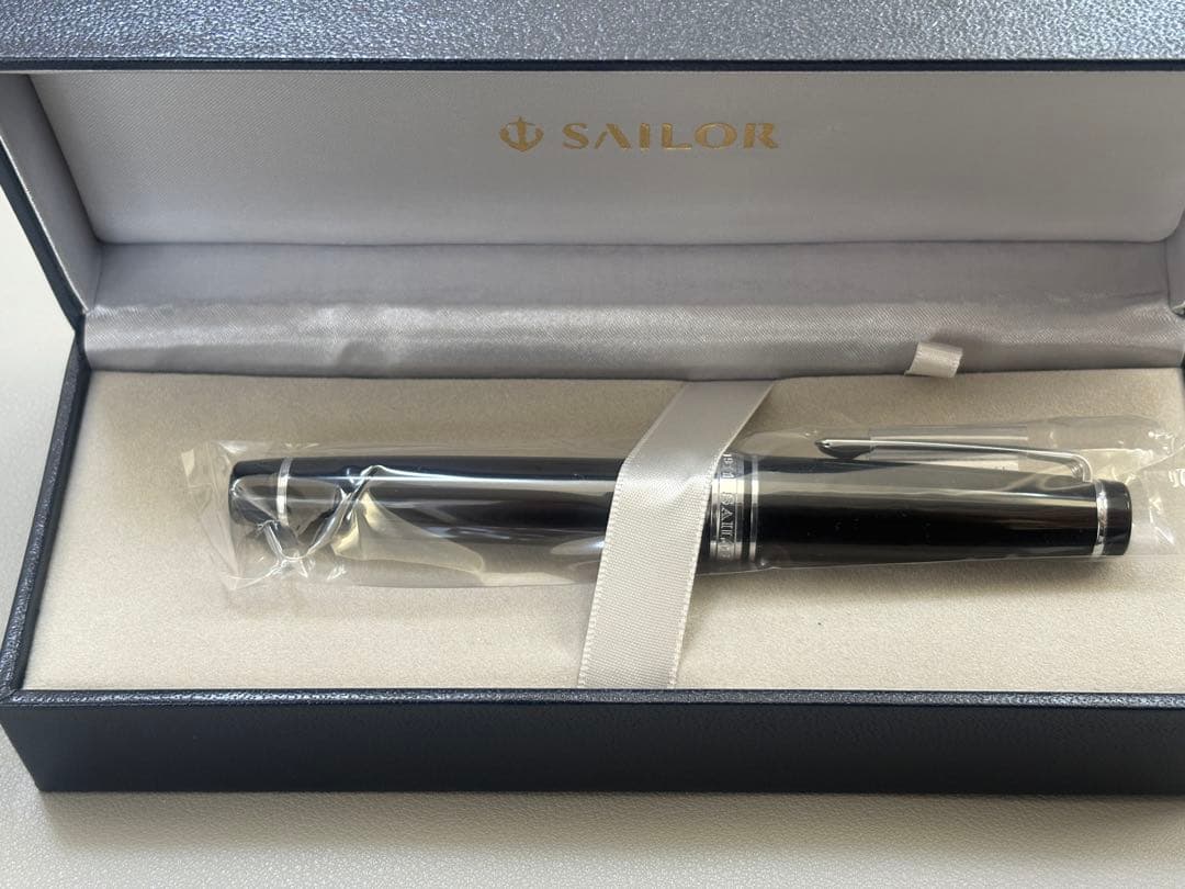 美品　SAILOR 万年筆 黒 プロフェッショナルギア　中細