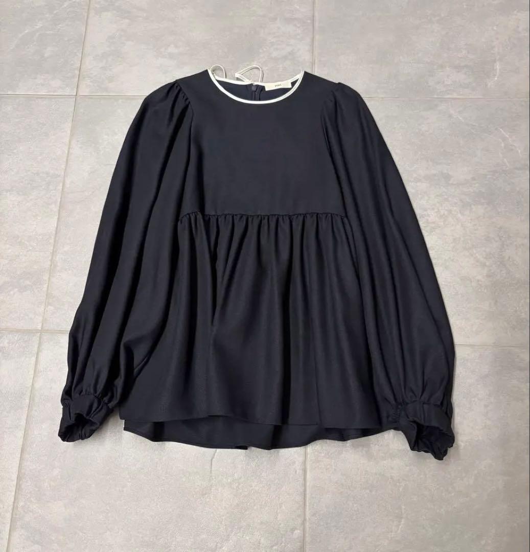 【最終価格】yori ヨリ　ドライツイードパフブラウス　ブラウス　長袖　ネイビー