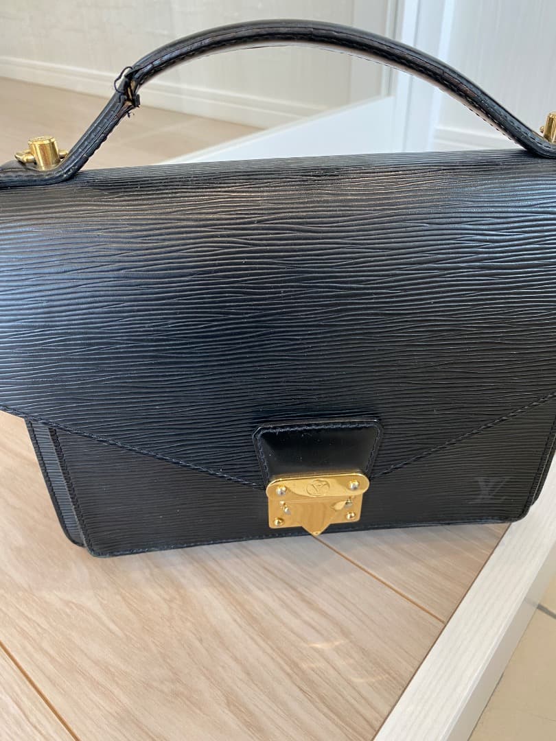 Louis Vuitton エピレザー ブラック