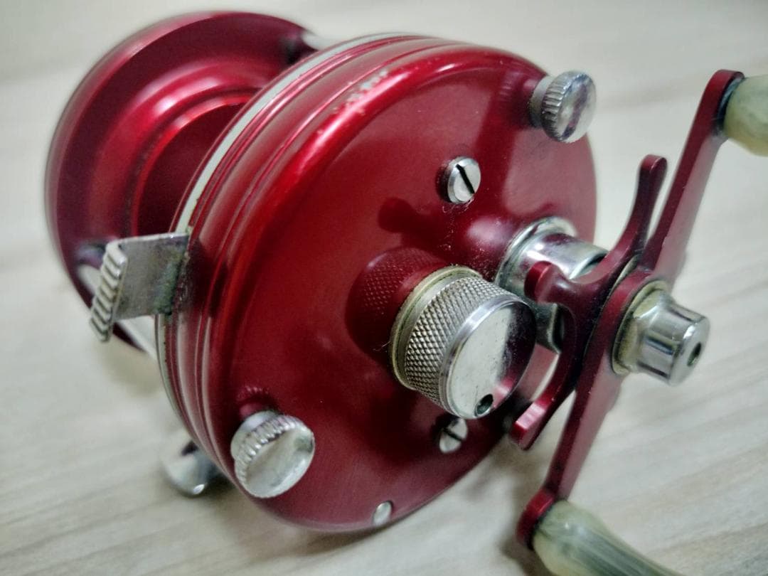 ABU GARCIA アブ アンバサダー 5000　4ネジビンテージリール　濃赤