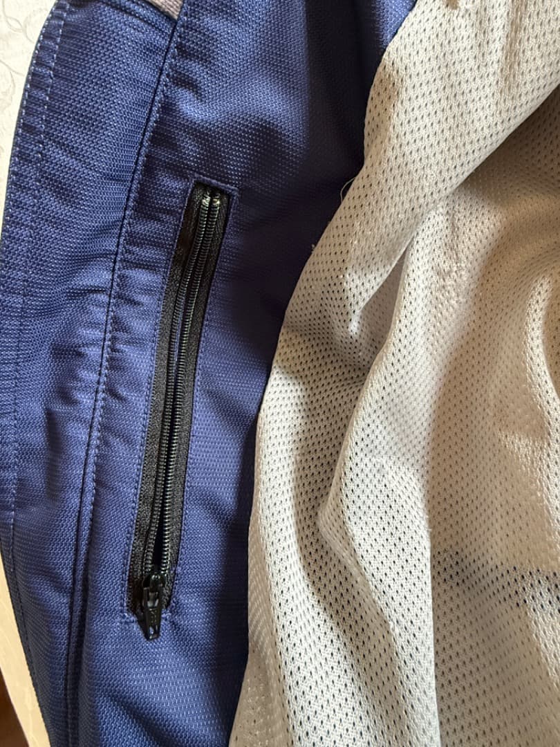 コルナゴのアノラックパーカー