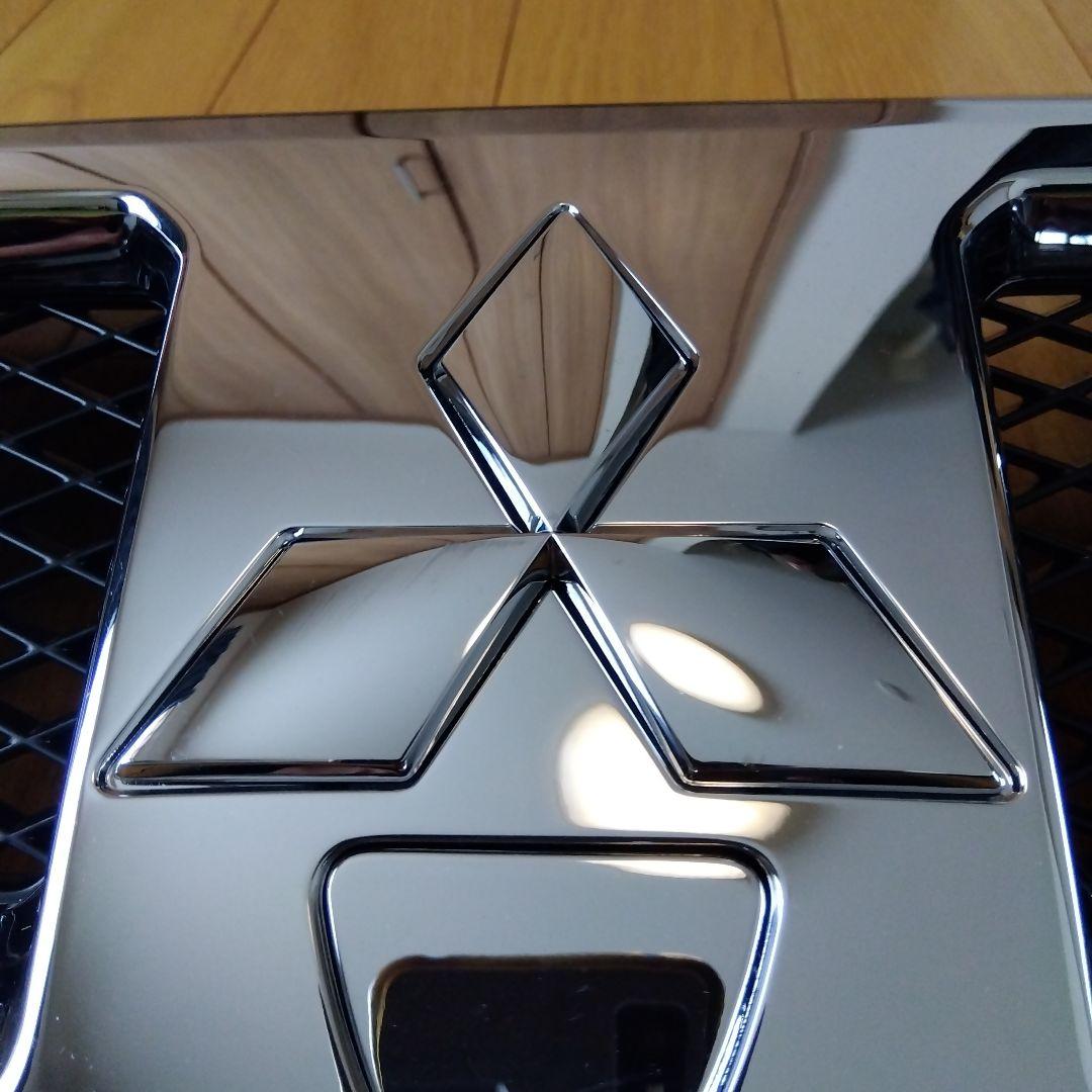 三菱デリカD5 前期型　純正フロントグリル