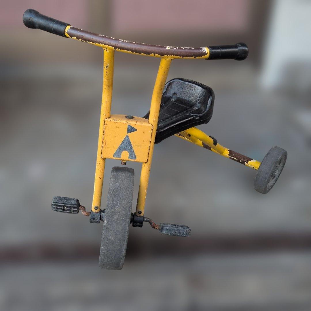 イエロー 三輪車 　ジャクエツ　ヴィンテージ　レトロ