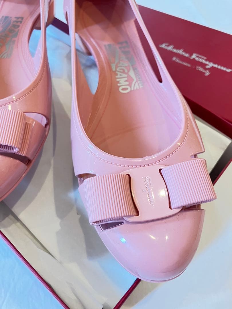 サルヴァトーレフェラガモ ♡レインシューズ♡ピンク♡38ヴァラ