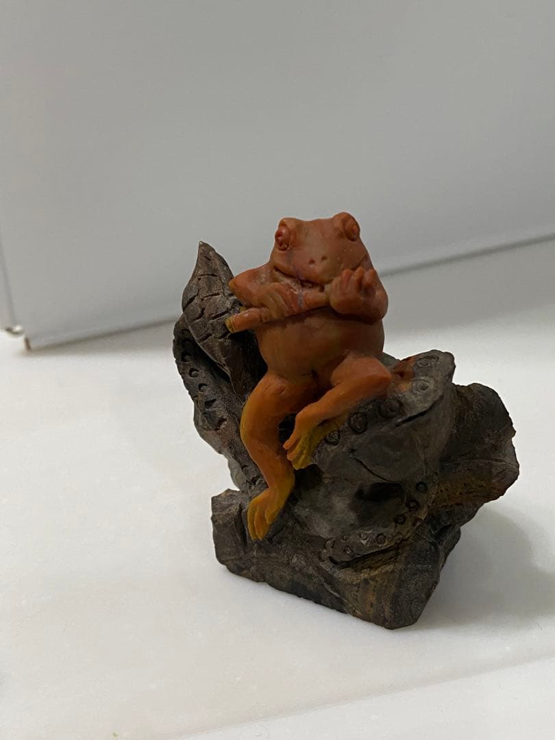 中国　広州の高価なオブジェ屋さんで購入　カエルさんの置物