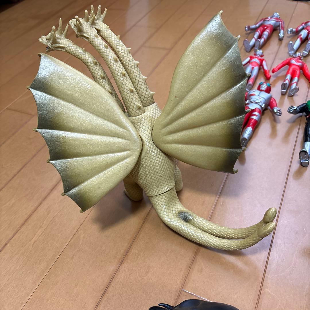 ウルトラマン　仮面ライダー　怪獣　ゴジラ　ソフビフィギュア　35体セット