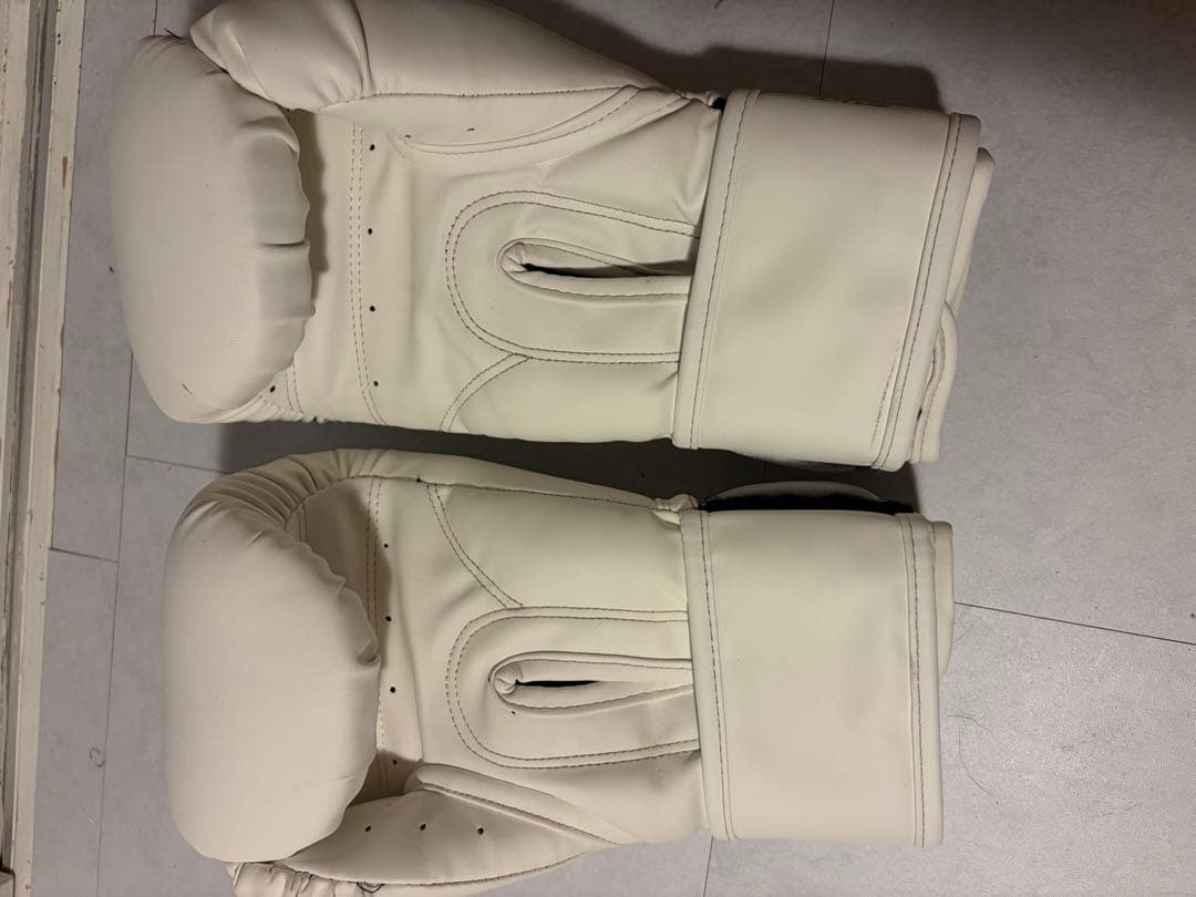 Venum ボクシンググローブ 14oz ホワイト