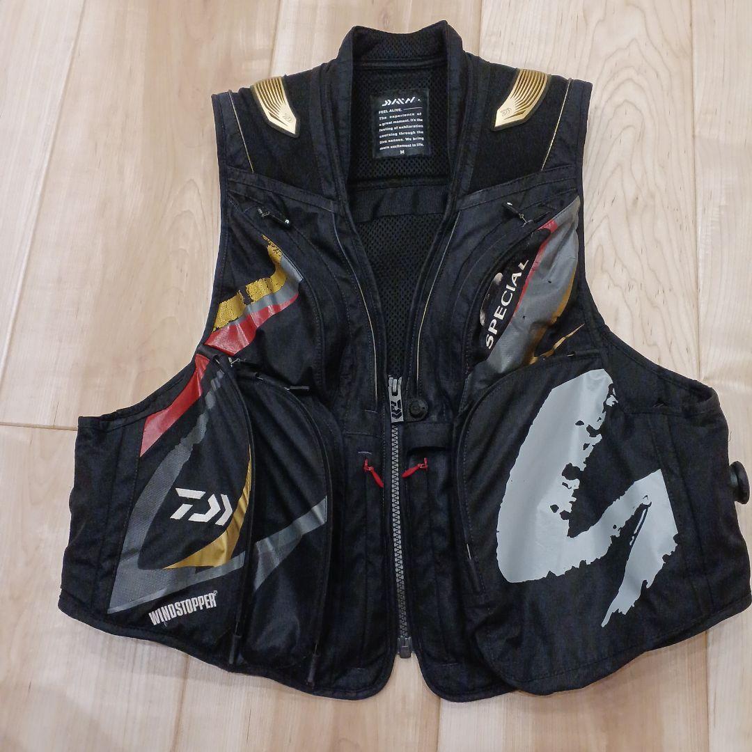 ダイワスペシャルショートベスト マスターブラック　Mサイズ