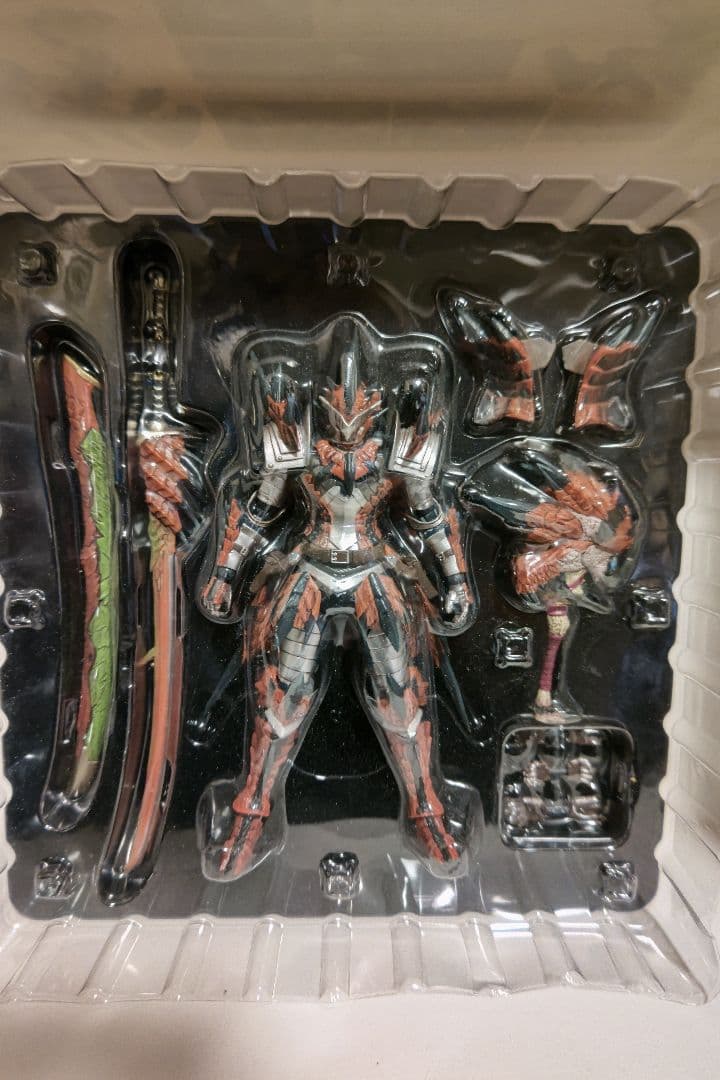 最終値下げ！イーカプコン　レウスハンターフィギュア