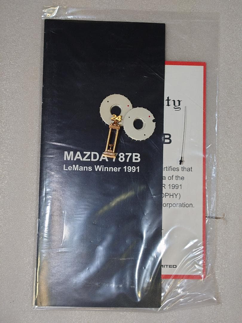 値下げオートアート1/18 マツダ 787B (限定・優勝トロフィー付) 欠品無