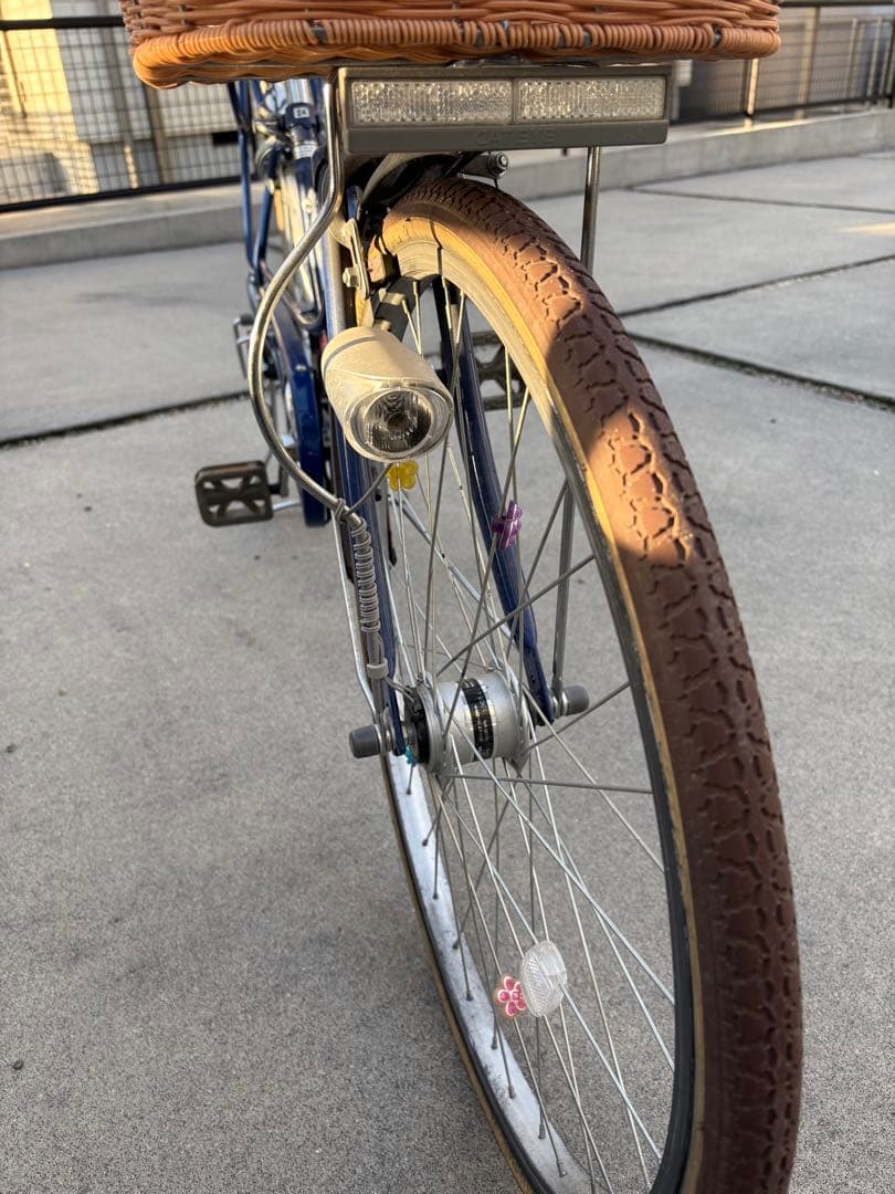 愛知直接引き取り限定【美品】自転車24インチ　6段変速、オートライト＋ヘルメット