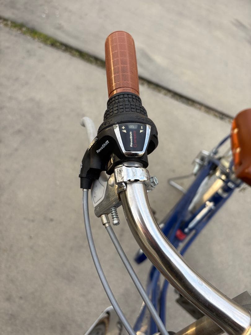 愛知直接引き取り限定【美品】自転車24インチ　6段変速、オートライト＋ヘルメット